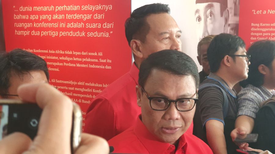 Ketua DPP PDIP Ahmad Basarah saat diwawancarai. (BeritaNasional/Bachtiarudin Alam)