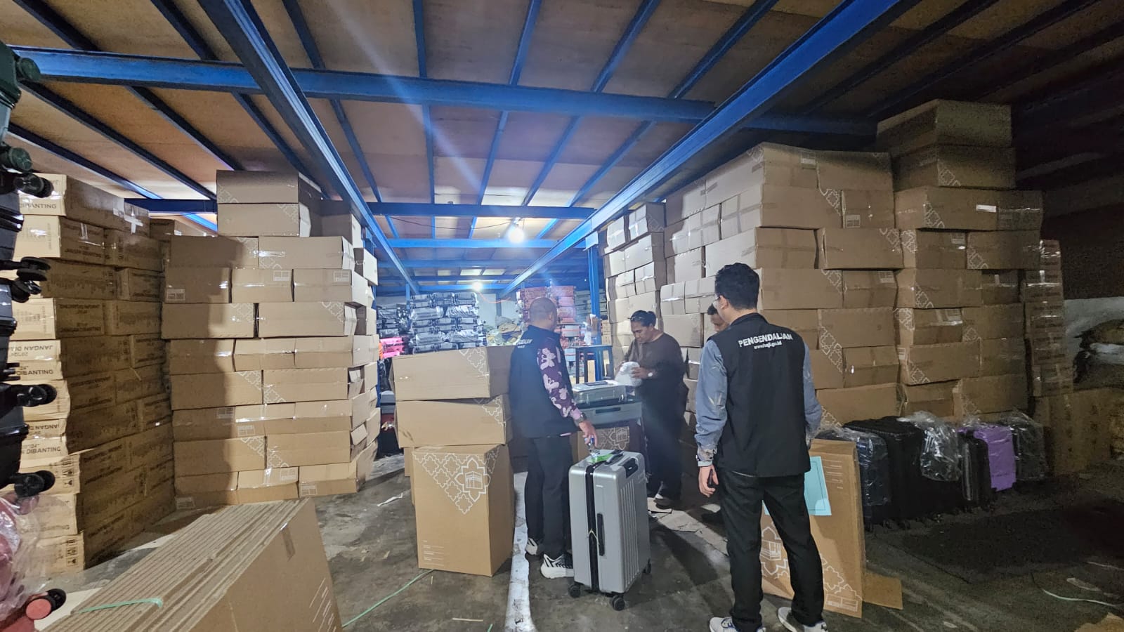 Jelang Keberangkatan, Distribusi Koper Jemaah Haji Dipastikan Lancar. (Foto/Kemenhaj).