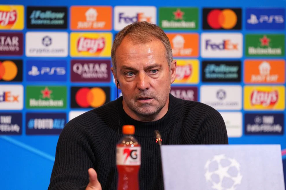 Pelatih Barcelona, Hansi Flick saat memberikan keterangan pers. (Foto/uefa.com)
