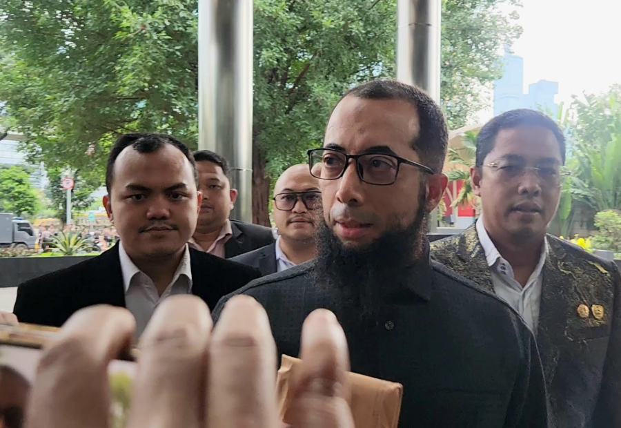 Pendakwah Khalid Basalamah jalani pemeriksaan di KPK terkait korupsi kuota haji 2023–2024. (BeritaNasional/Panji Septo)