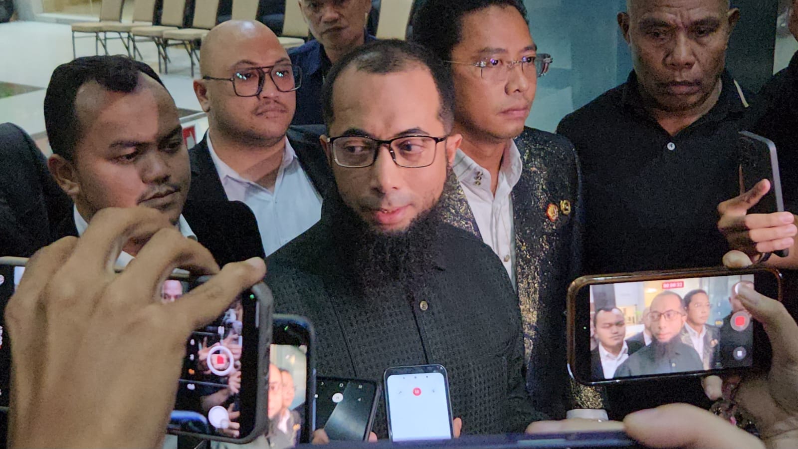 Pendakwah Khalid Basalamah sambangi KPK di Jakarta Selatan. (BeritaNasional/Panji)