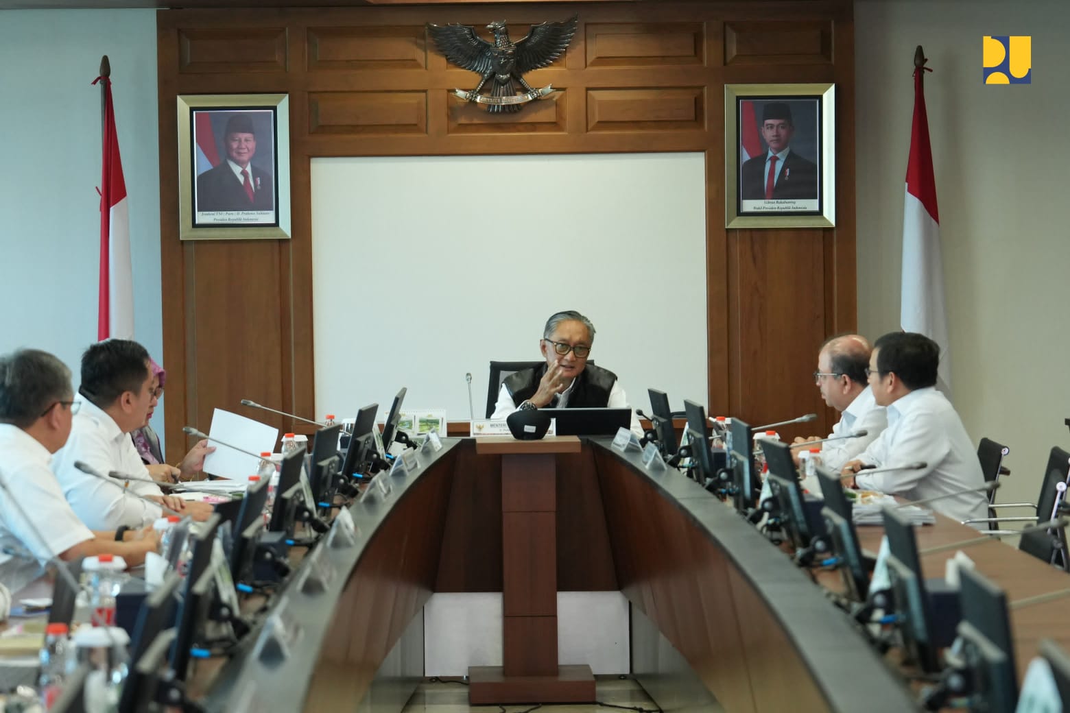 Menteri PU Dody Hanggodo saat pimpin rapat (BeritaNasional/dok KemenPU)