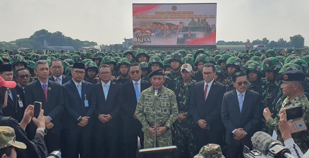 Kepala Badan Cadangan Nasional (Kabacadnas) Kementerian Pertahanan (Kemhan) Letjen TNI Gabriel Lema memberikan keterangan. (BeritaNasional/Bahtiarudin)