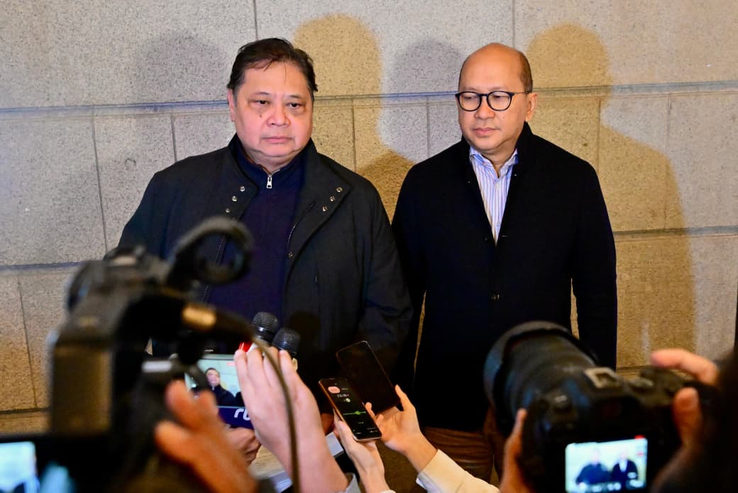Menko Perekonomian Airlangga Hartarto (kiri) saat memberikan keterangan pers. (Foto/BPMI)