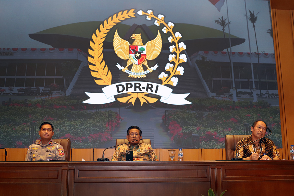 Koordinatoriat Wartawan Parlemen (KWP) bekerja sama dengan Biro Pemberitaan DPR RI menggelar diskusi Forum Dialektika dengan tema: "Kecelakaan Kereta Bekasi Timur: Momentum Evaluasi Kebijakan Transportasi Nasional". (BeritaNasional/Elvis Sendouw)