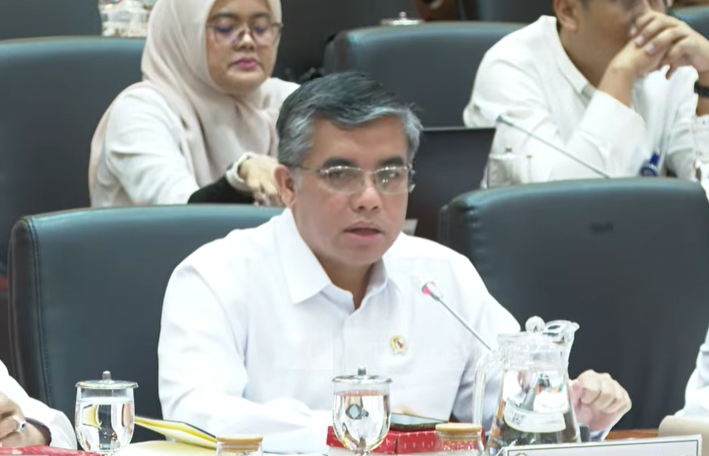 Menaker Yassierli di Raker Komisi IX DPR, Kamis (9/4/2026). (BeritaNasional/Ahda)