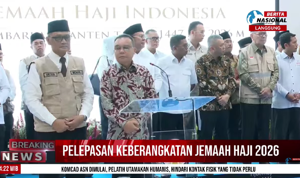 Menhaj Mochamad Irfan Yusuf (kiri) saat pelepasan jemaah haji 2026 kloter pertama. (Foto/YouTube Berita Nasional TV)