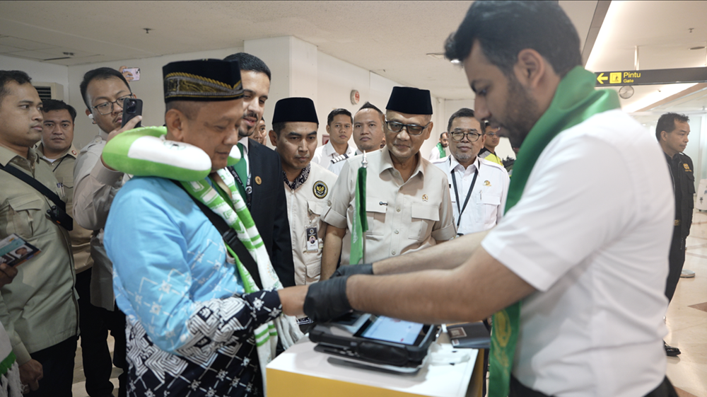 Menhaj Tinjau Program Makkah Route di Bandara Juanda. (Foto/Kemenhaj)