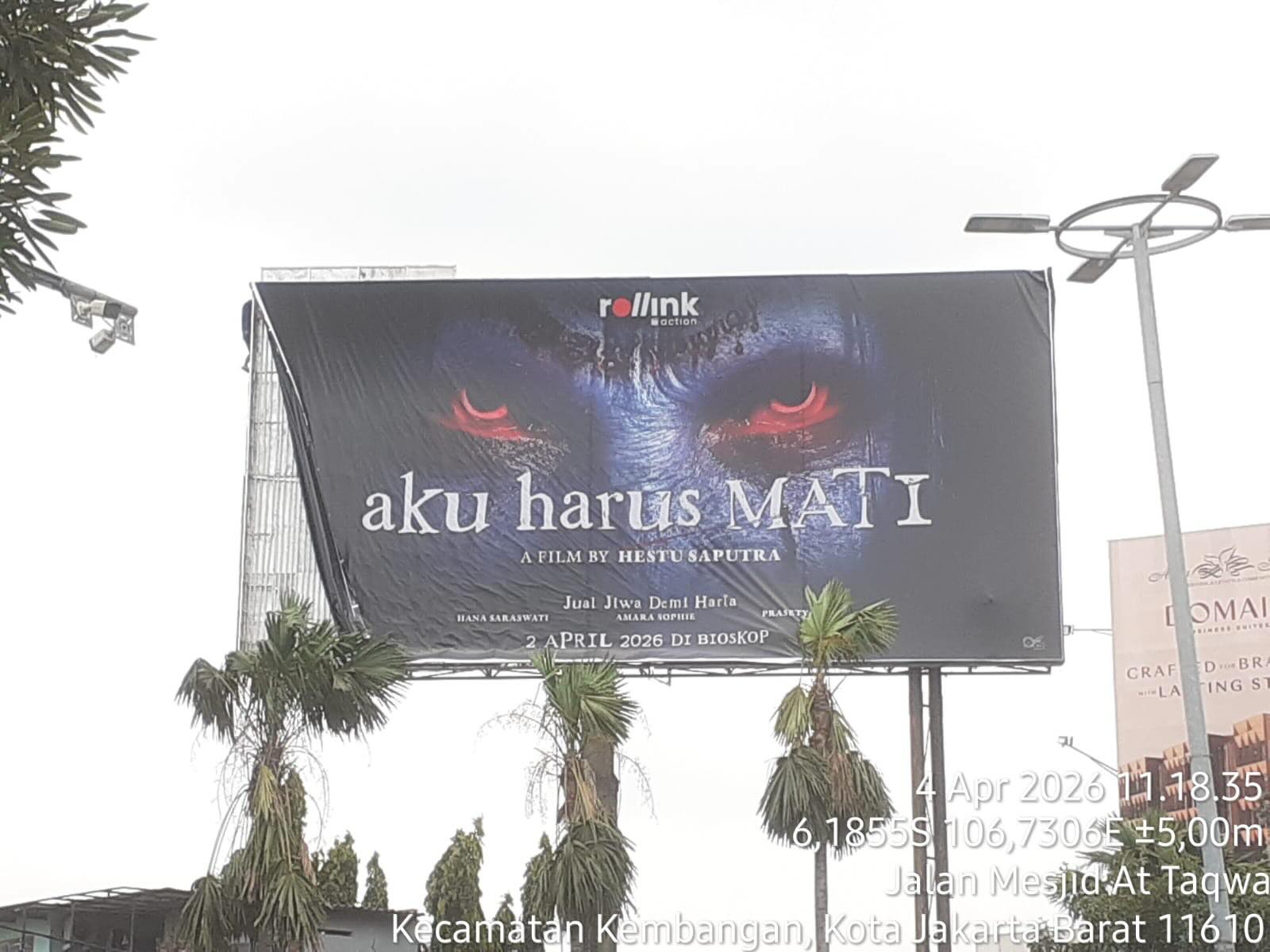 Iklan salah satu film horor di Jakarta yang dilaporkan masyarakat. (BeritaNasional/Lydia)