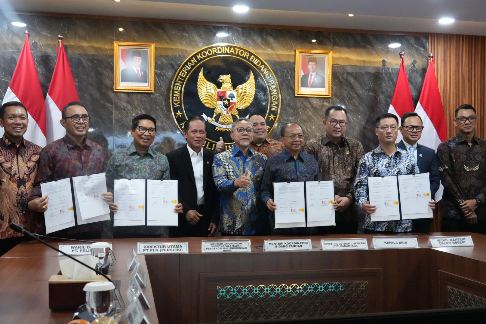 Pemerintah mempercepat pembangunan Pengolah Sampah menjadi Energi Listrik (PSEL) melalui penandatanganan Perjanjian Kerja Sama (PKS). (Foto/Bakom RI)
