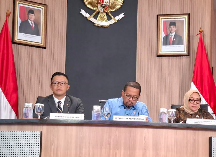 Kepala Staf Kepresidenan (KSP) Muhammad Qodari (tengah) menyampaikan rencana target pemerintah mengelola sampah. (BeritaNasional/Lydia)