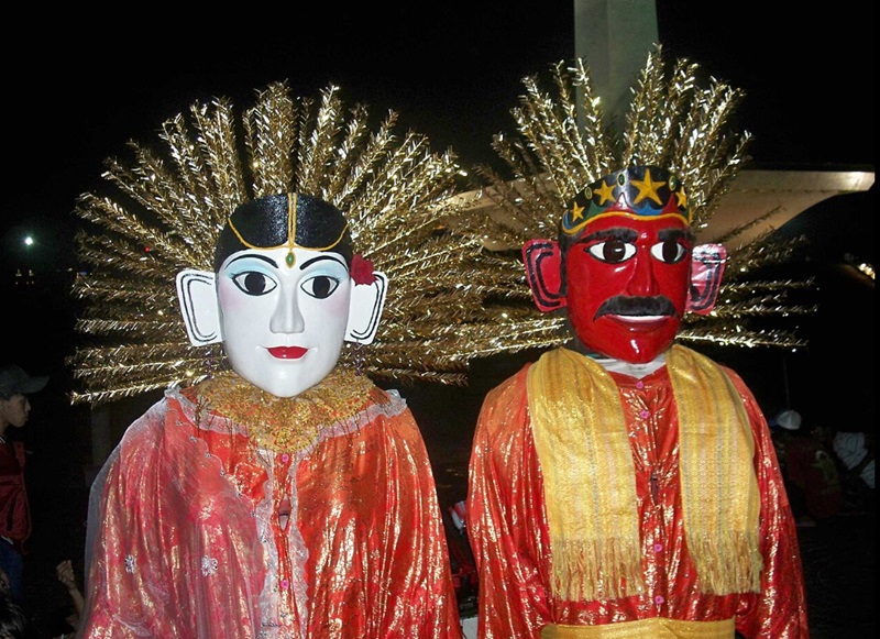 Ondel-ondel sering dipakai untuk ngamen (Foto/Wikipedia)
