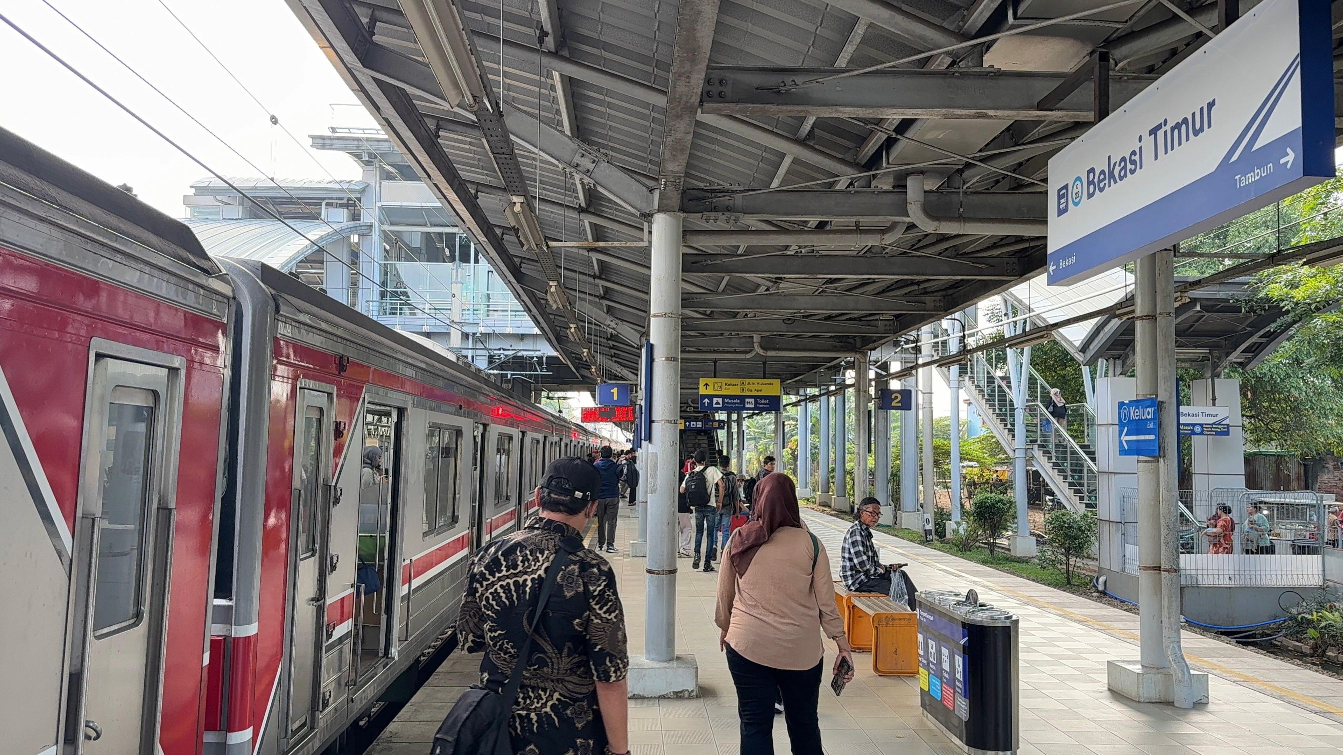 Stasiun Bekasi Timur kembali beroperasi dan layanan KRL Bekasi-Cikarang kembali normal pada Rabu (29/4/2026), usai tabrakan kereta. (BeritaNasional/KAI)