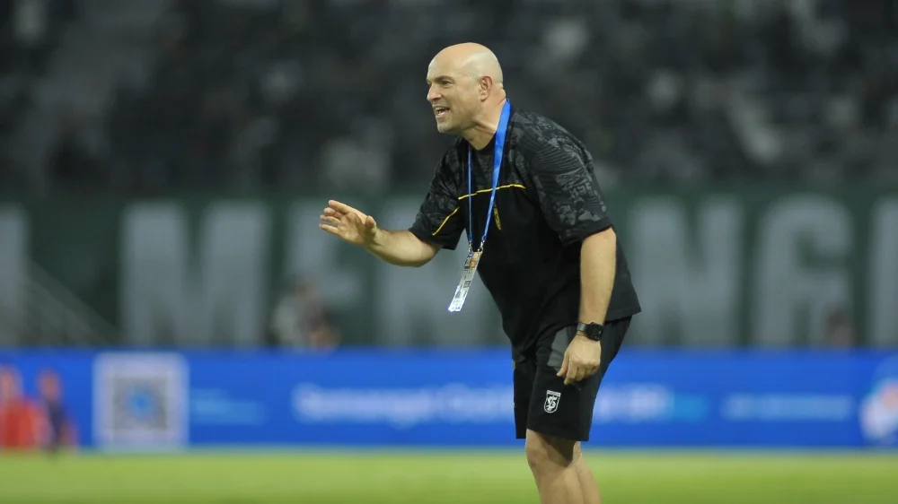 Pelatih Persebaya, Bernardo Tavares. (Foto/i.league.id)