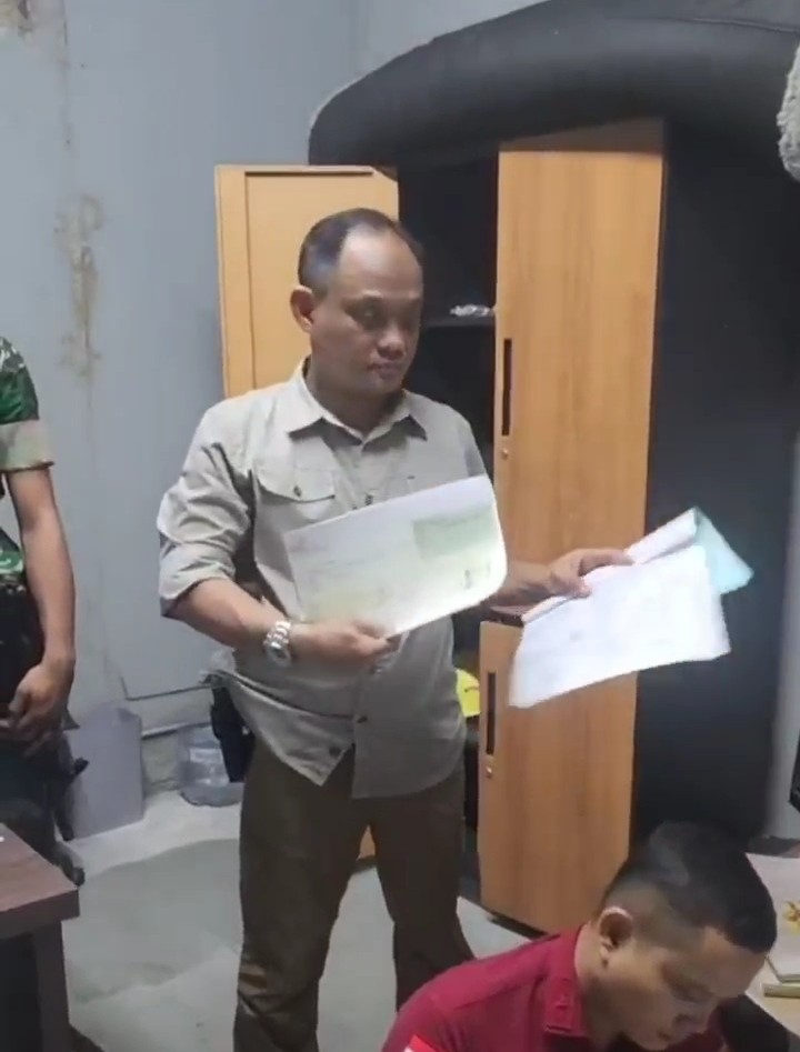 Penggeledahan perusahaan 'hantu' penampung uang Zarof Ricar. (BeritaNasional/Kejagung)