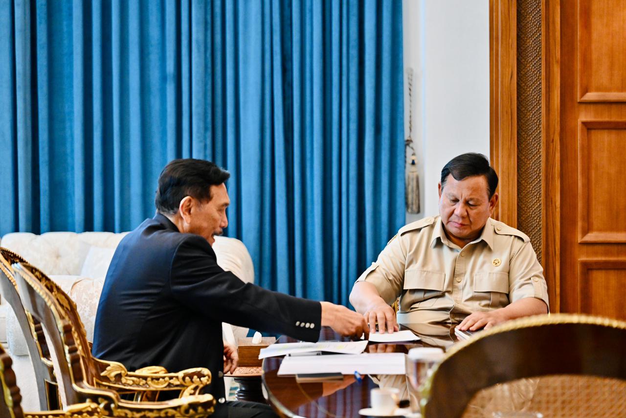Presiden Prabowo Subianto bertemu Ketua DEN Luhut Binsar Pandjaitan. (Foto/BPMI)