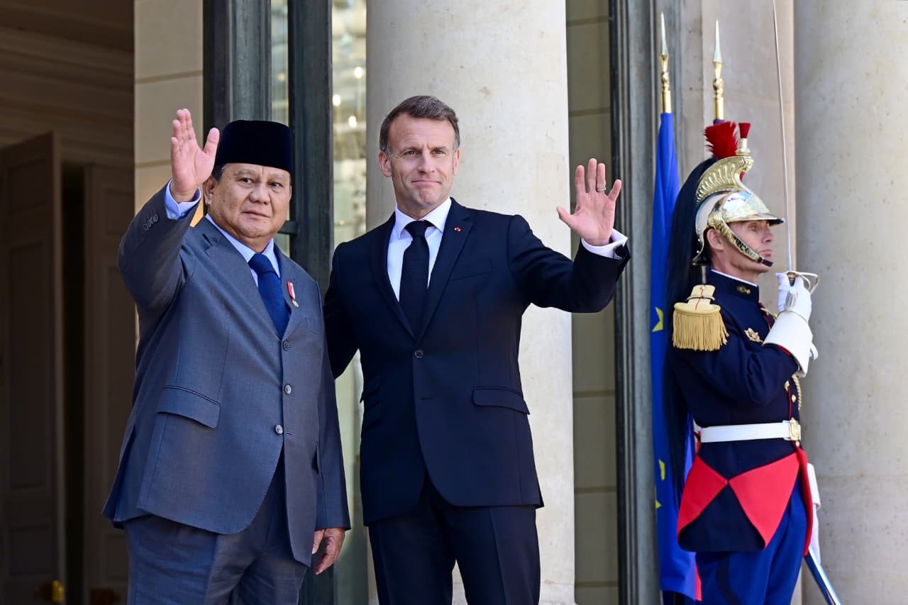 Prabowo Disambut Kehormatan Militer di Paris, Macron Sambut Hangat di Istana Élysée. (Foto/BPMI)