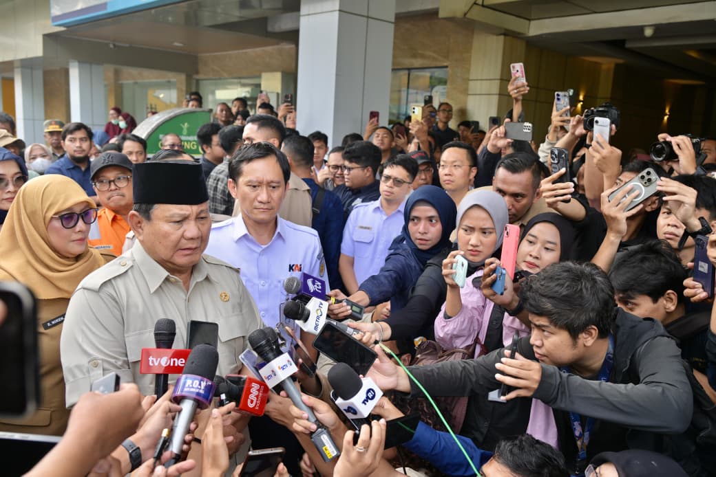 Presiden Prabowo Subianto saat memberikan keterangan usai menjenguk korban kecelakaan kereta (Foto/BPMI)