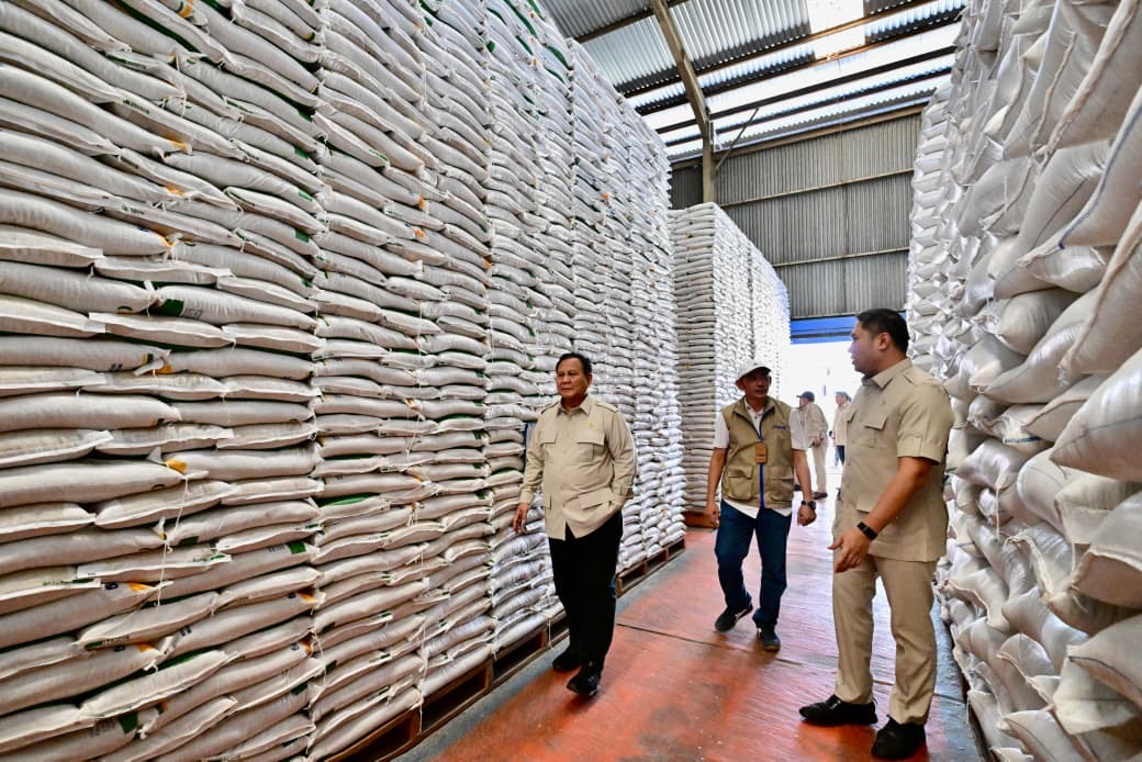 Prabowo Sidak Gudang Bulog Magelang, Pastikan Stok Beras Aman dan Distribusi Lancar. (Foto/Biro Pers)