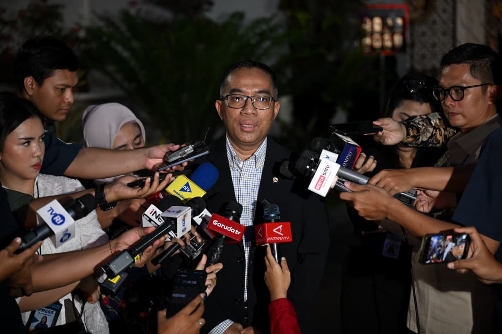 Mendiktisaintek Brian Yuliarto saat diwawancarai. (Foto/BPMI)