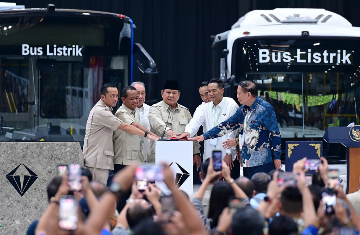 Presiden Prabowo Subianto meresmikan pabrik perakitan kendaraan komersil berbasis listrik milik PT VKTR Sakti Industries di Magelang, Jawa Tengah, Kamis (9/4/2026).(Biropers)