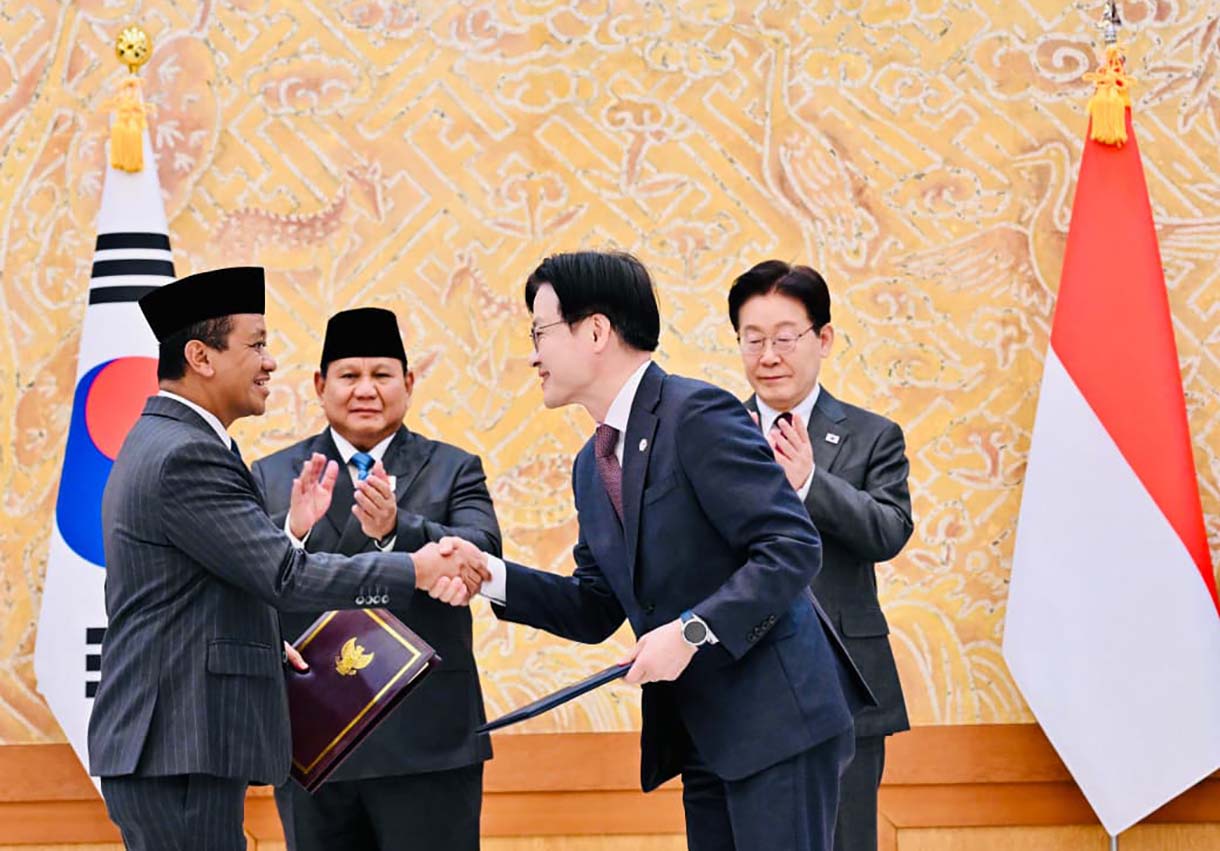 Presiden Republik Indonesia Prabowo Subianto menyaksikan secara langsung pengumuman dan pertukaran 10 nota kesepahaman (Memorandum of Understanding/MoU) antara Republik Indonesia dan Republik Korea dalam kunjungan kenegaraannya di Istana Kepresidenan Republik Korea, Cheong Wa Dae (Blue House), pada Rabu, 1 April 2026. (Biropers)