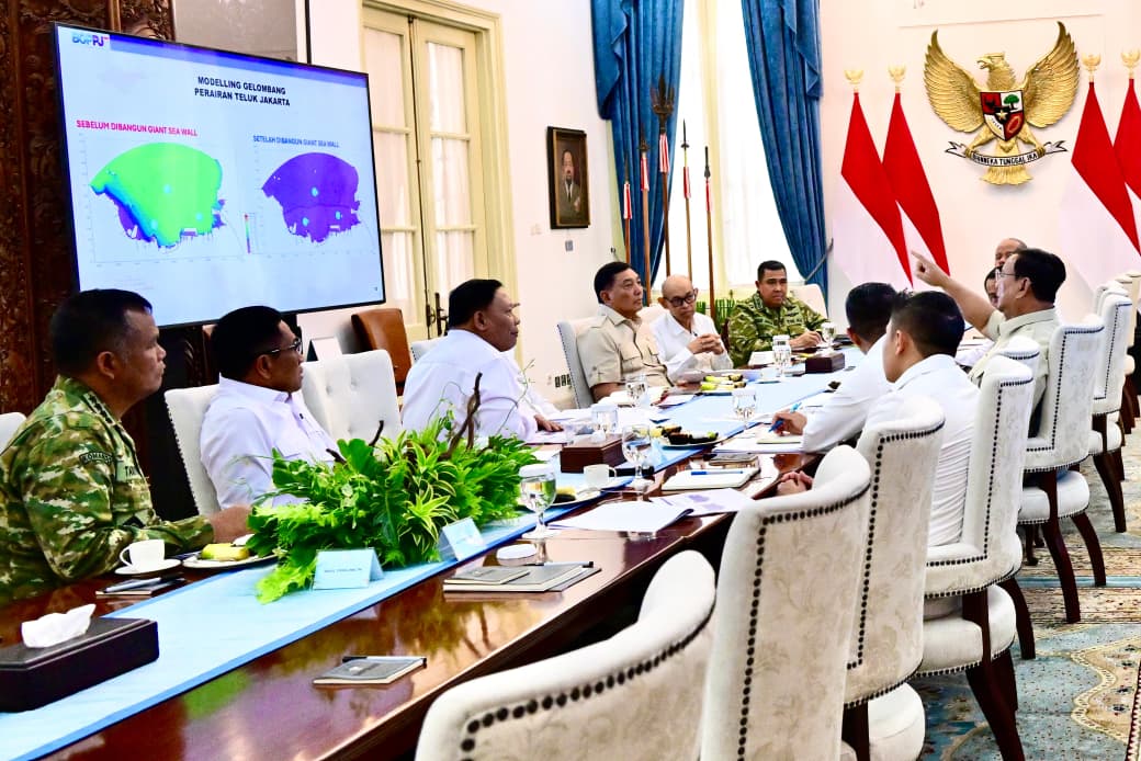 Suasana rapat terbatas giant sea wall. (Foto/Sekretariat Presiden)
