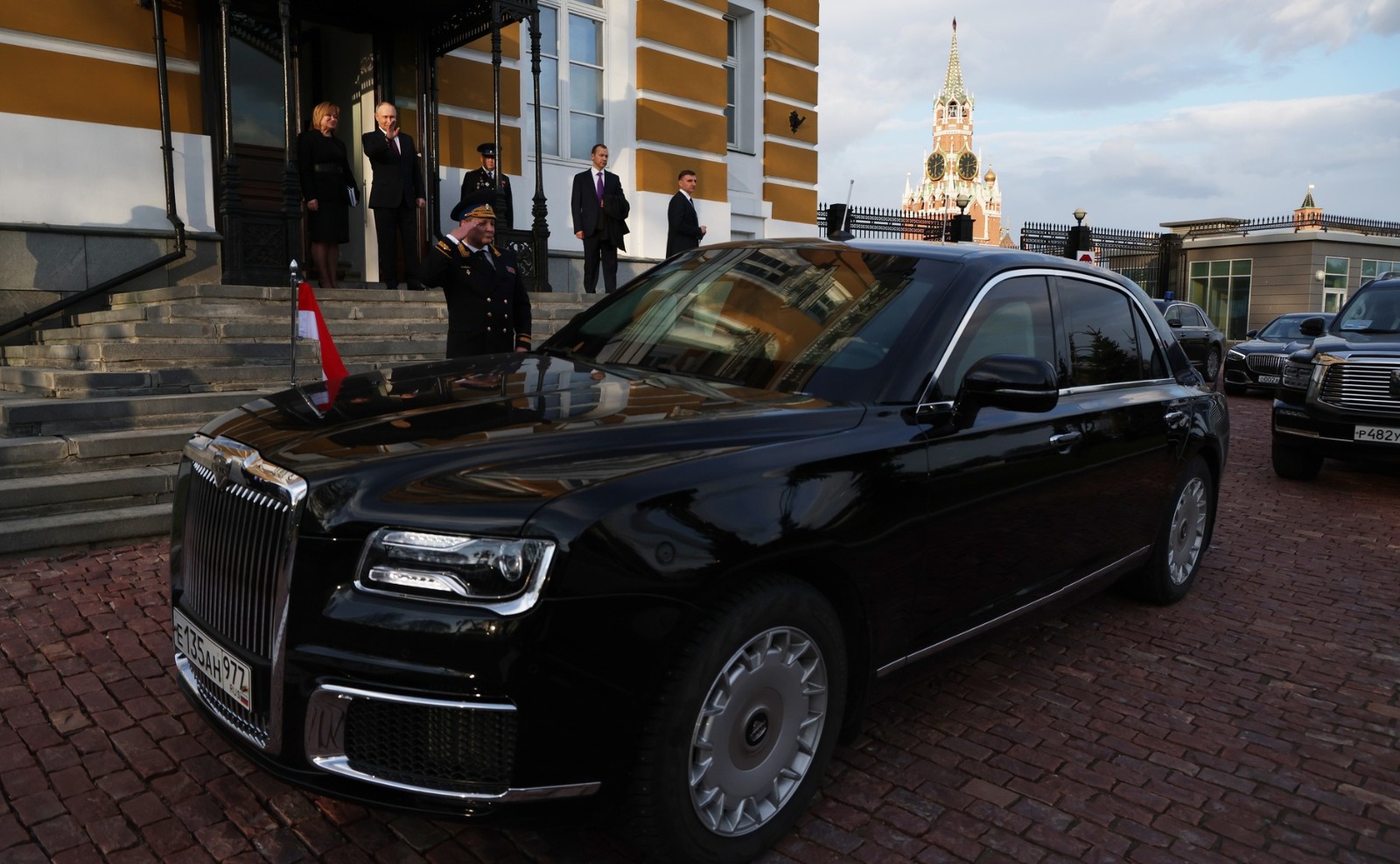 Presiden Rusia Vladimir Putin mengantarkan Presiden Indonesia Prabowo Subianto di Istana Kremlin, Moskow, Senin (13/4/2026). (BeritaNasional/BPMI Setpres)