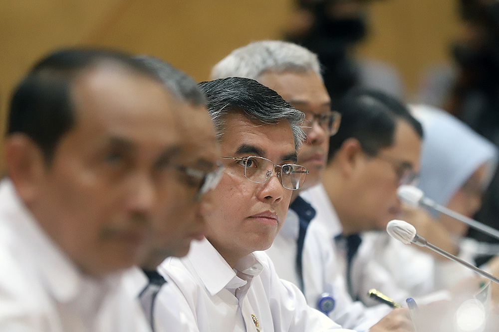 Menteri Ketenagakerjaan (Menaker) Yassierli mengikuti rapat kerja bersama Komisi IX DPR. (BeritaNasional/Elvis Sendouw)