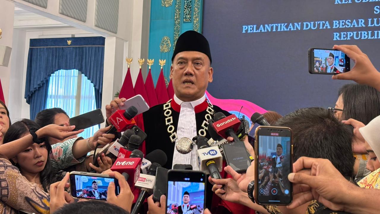 Hakim MK Liliek Prisbawono Adi setelah dilantik. (BeritaNasional/Galuh)