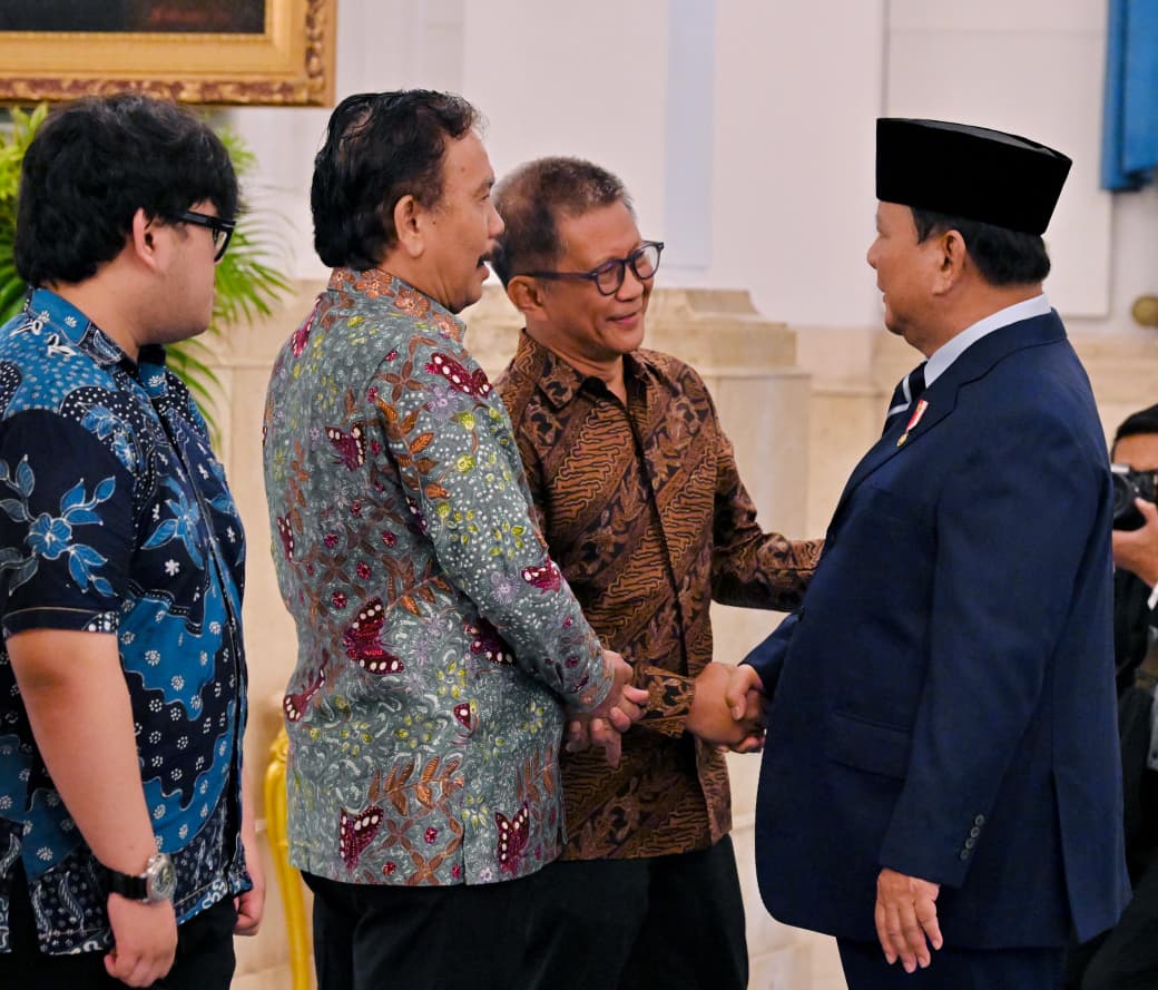 Aktivis sekaligus akademisi Rocky Gerung hadiri pelantikan di Istana Negara. (BeritaNasional/tangkapan layar)