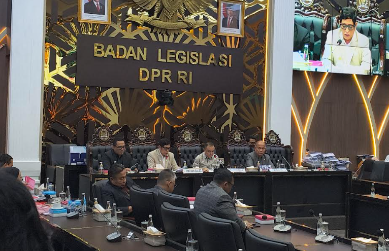 Suasana rapat pengambilan keputusan tingkat pertama RUU PPRT  di Kompleks Parlemen, Senayan, Jakarta, Senin (20/4/2026). (BeritaNasional/Ahda)