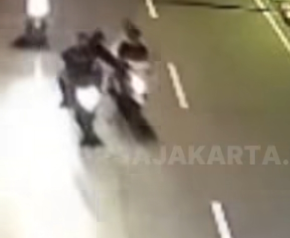 Aksi begal di Jakpus terekam kamera pengawas. (BeritaNasional/Bachtiarudin)