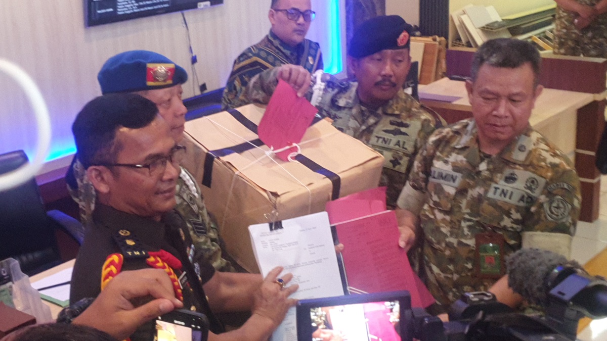 Berkas pelimpahan terhadap empat terdakwa anggota Denma BAIS TNI dari Oditur Militer II-07 Jakarta. (BeritaNasional/Bachtiar)