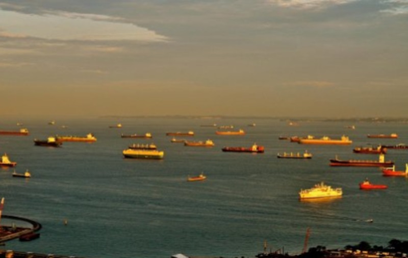 Kapal-kapal berlayar di Selat Malaka (Foto/Pixabay)