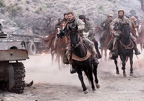Chris Hemsworth dalam film 12 Strong (2018). (BeritaNasional/Alcon Entertainment)