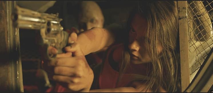 Brittany Ashworth dalam film Hostile (2017). (BeritaNasional/Paradoxal Inc.)