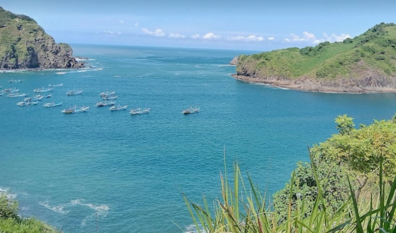 Wisatawan banyak di Pantai Papuma (Foto/Google)