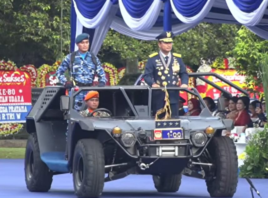 Kasau Marsekal M. Tonny Harjono dalam HUT TNI AU ke-80 di Mabesau, Cilangkap, Jaktim, Kamis (9/4/2026). (BeritaNasional/YT Airmen TV Dispenau)