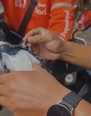 Barang bukti narkoba yang diamankan oleh polisi dari tangan kurir berkedok ekspedisi. (BeritaNasional/tangkapan layar)