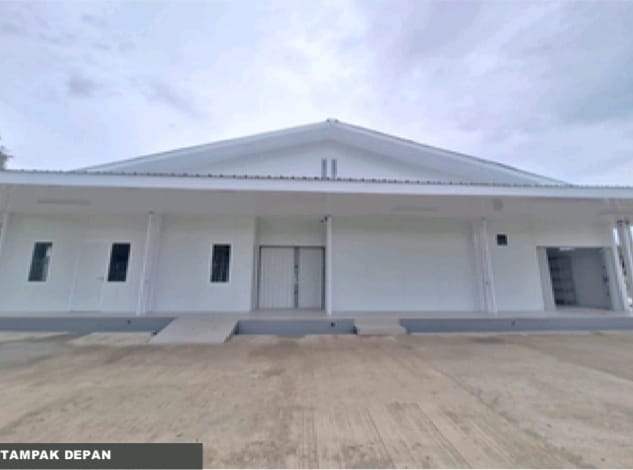 Dapur MBG di perbatasan Indonesia Timor Leste tampak depan. (BeritaNasional/KemenPU)