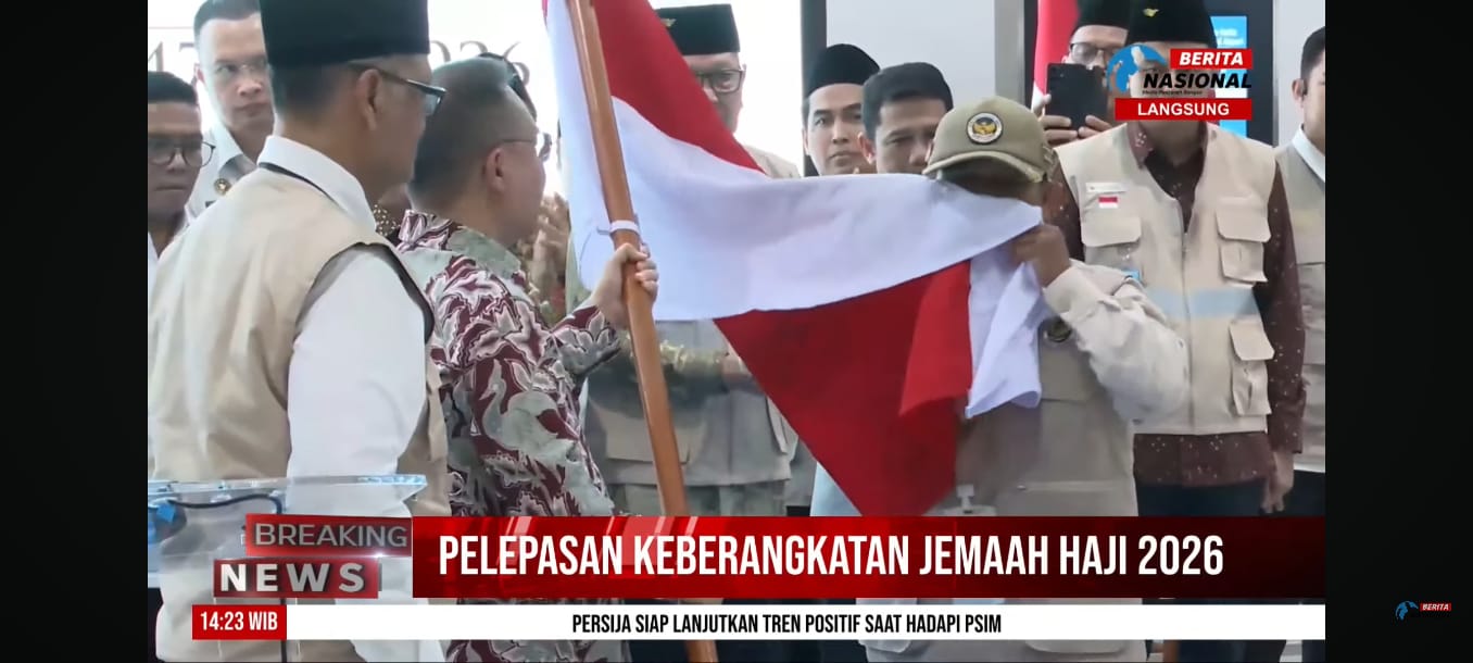 Wakil Ketua DPR Sufmi Dasco Ahmad (dua dari kiri) melepas jemaah haji kloter pertama. (Foto/YouTube Berita Nasional TV)