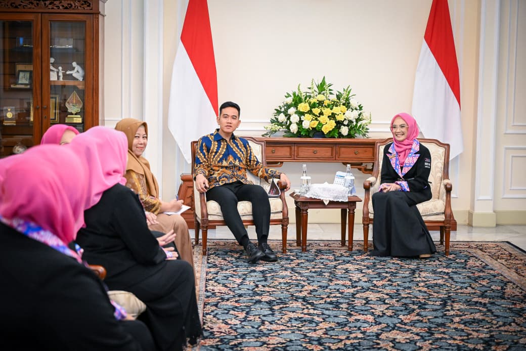 Wapres Gibran Rakabuming menerima audiensi Ikatan Pengusaha Muslimah Indonesia (IPEMI) di Istana Wakil Presiden, Jakarta. (BeritaNasional/Elvis/HO Setwapres)