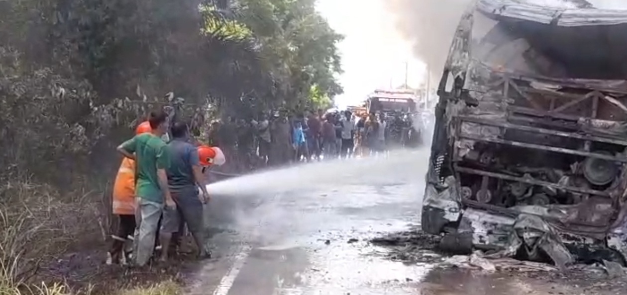 16 Korban Kecelakaan Maut Bus ALS Tabrak Truk di Sumsel Dievakuasi ke RSUD Lubuk Linggau. (Foto/Ist)