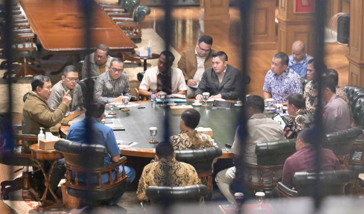 Presiden Prabowo Subianto dan sejumlah menteri Kabinet Merah Putih saat Ratas di Hambalang, Bogor, Jabar, Sabtu (2/5/2026). (BeritaNasional/IG Setkab)