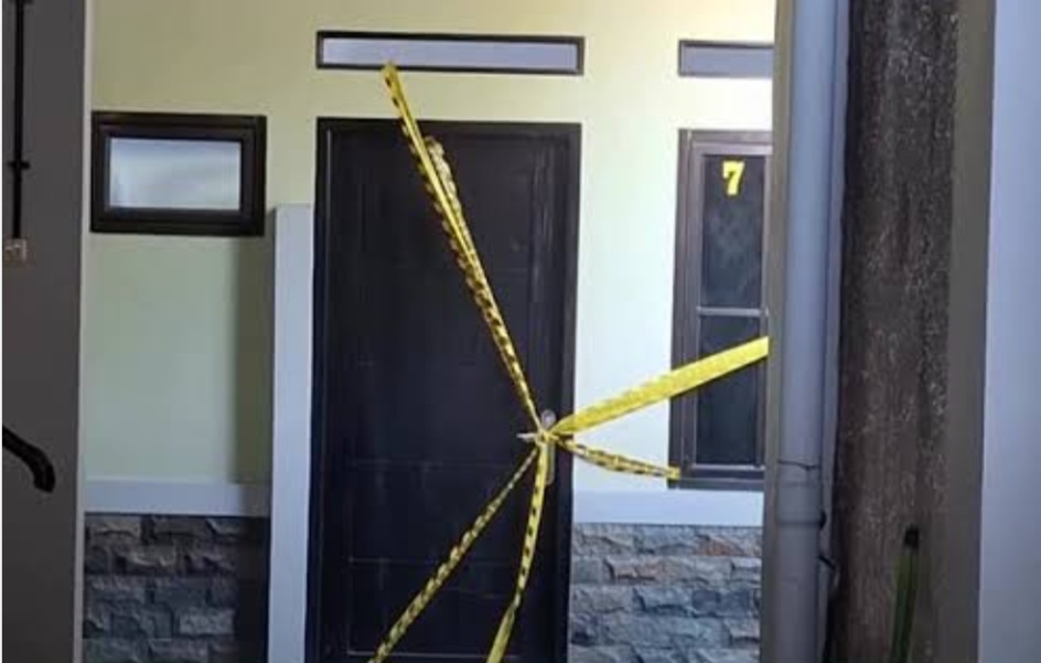 Rumah korban balita ditemukan tewas di Bekasi diberi garis polisi. (BeritaNasional/instagram)