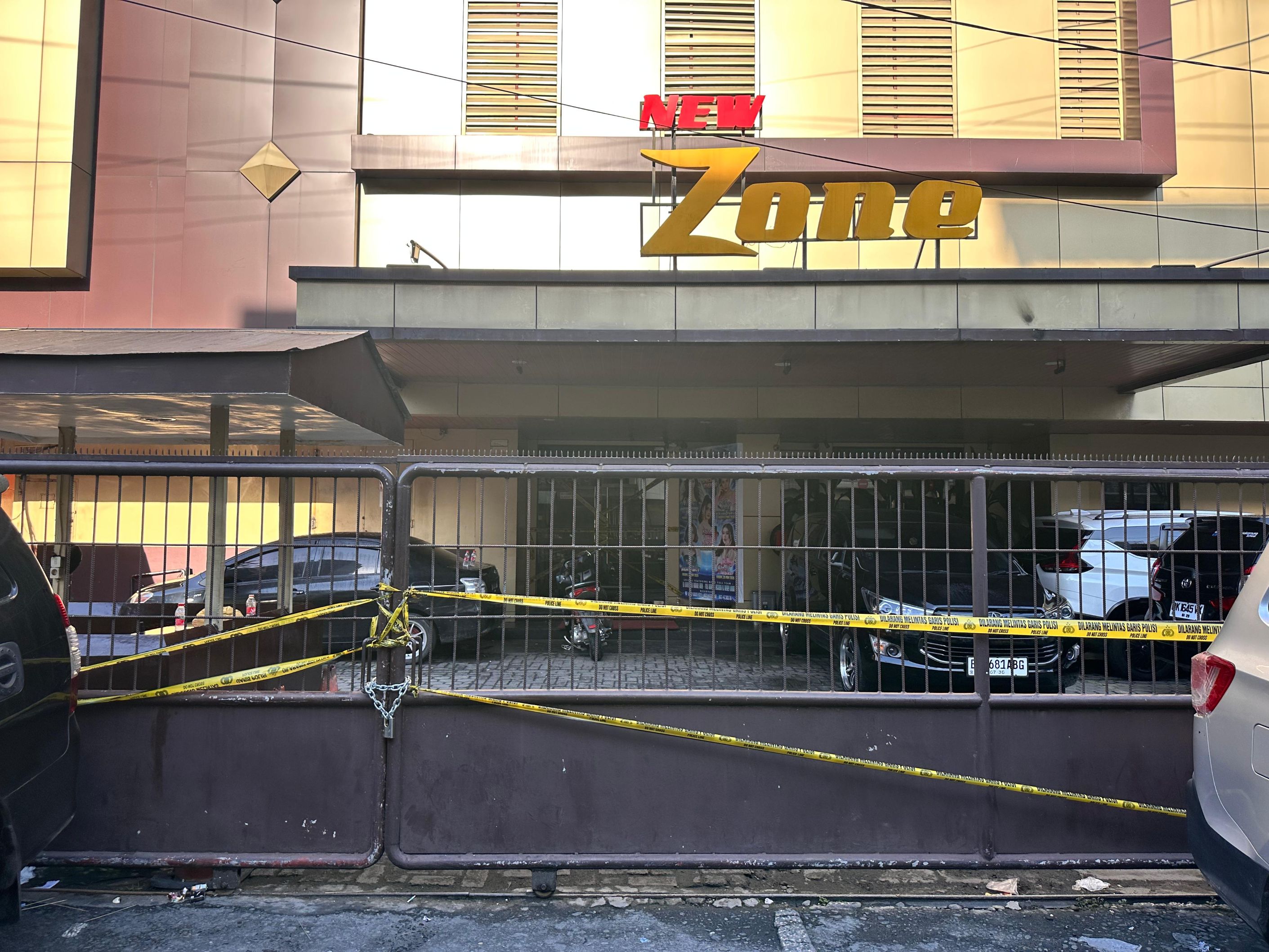 Tempat hiburan malam New Zone, Medan, Sumatera Utara digerebek polisi, Sabtu (23/5/2026). (BeritaNasional/Humas Polri)