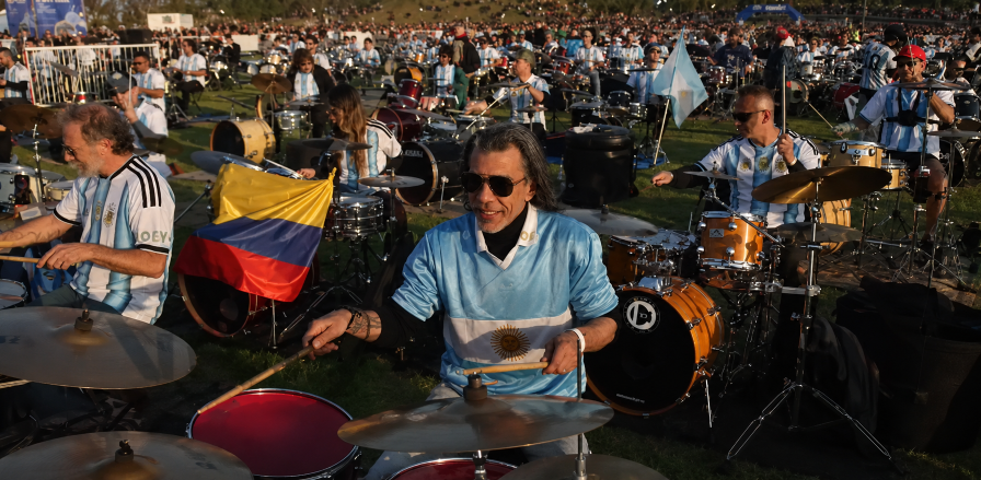500 lebih drummer dalam acara yang bertajuk "Baterias a la Plaza" yang digelar di Buenos Aires, Argentina, Sabtu (30/5/2026). (BeritaNasional/Viory)