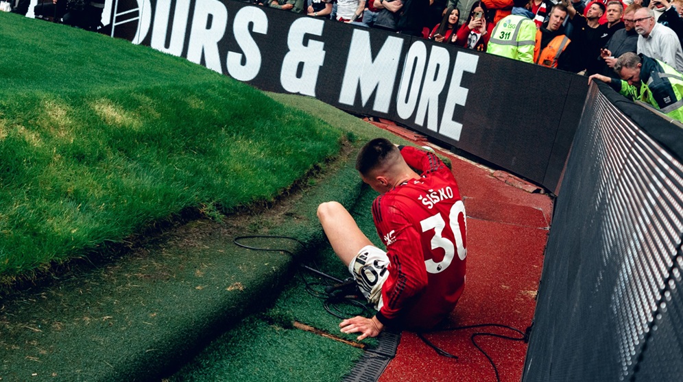 Benjamin Sesko setelah mengalami benturan keras. (Foto/Manchester United)