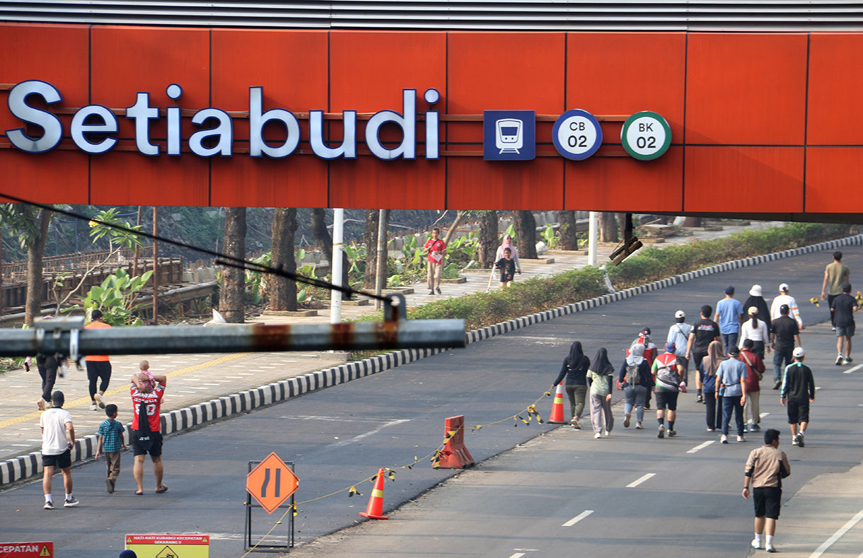 Suasana berbeda tampak di kawasan Jalan H.R. Rasuna Said, Jakarta Selatan, Minggu (10/5/2026).  (Beritanasional.com/Oke Atmaja)